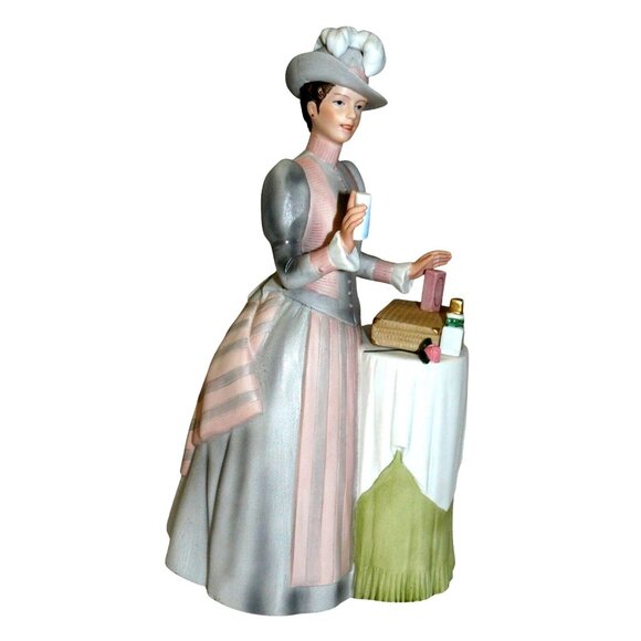 Avon Other - Victorian Lady Figurine Porcelain Collectible 9.5-in Avon's Albee Award 1984 VTG